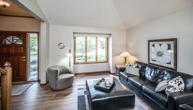 868 Basswood Lane, Eagan, MN 55123