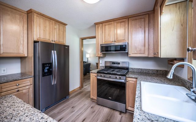 868 Basswood Lane, Eagan, MN 55123