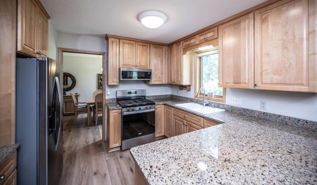 868 Basswood Lane, Eagan, MN 55123