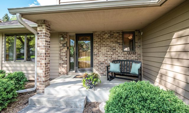 868 Basswood Lane, Eagan, MN 55123