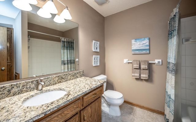 868 Basswood Lane, Eagan, MN 55123