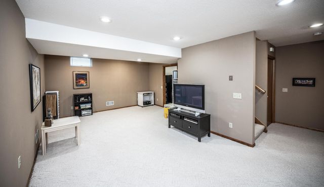868 Basswood Lane, Eagan, MN 55123