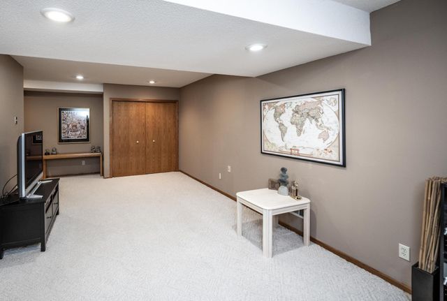 868 Basswood Lane, Eagan, MN 55123