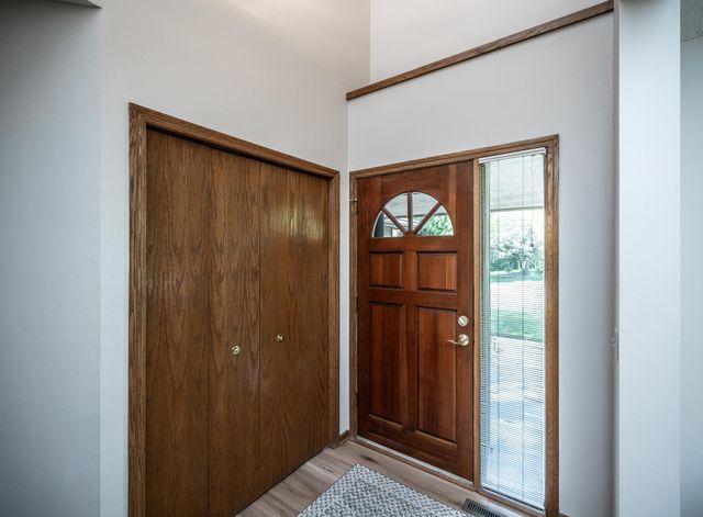 868 Basswood Lane, Eagan, MN 55123