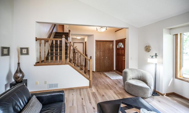 868 Basswood Lane, Eagan, MN 55123