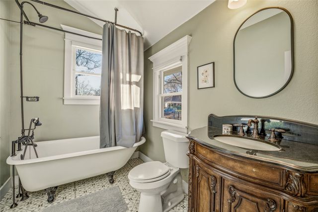 818 W Richmond Avenue, Fort Worth, TX 76110