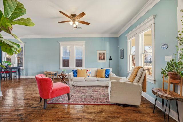 818 W Richmond Avenue, Fort Worth, TX 76110