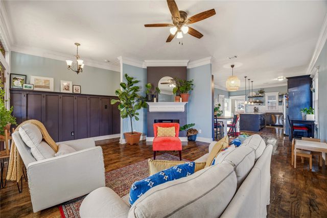 818 W Richmond Avenue, Fort Worth, TX 76110