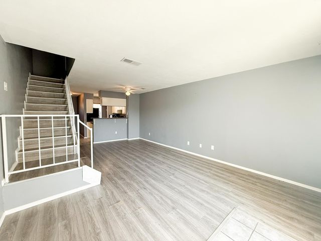 9510 Olde Towne Row, Dallas, TX 75227