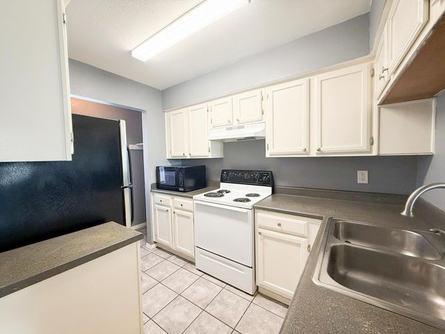 9510 Olde Towne Row, Dallas, TX 75227