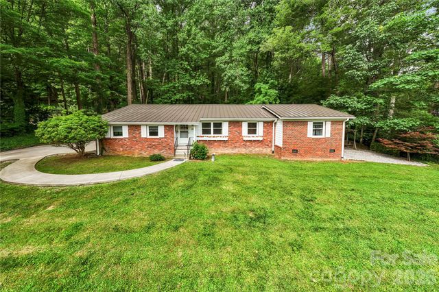 421 Comet Drive, Hendersonville, NC 28791
