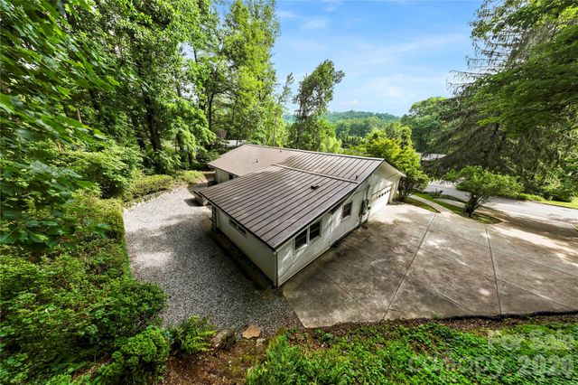 421 Comet Drive, Hendersonville, NC 28791