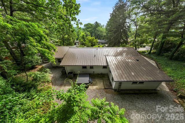 421 Comet Drive, Hendersonville, NC 28791