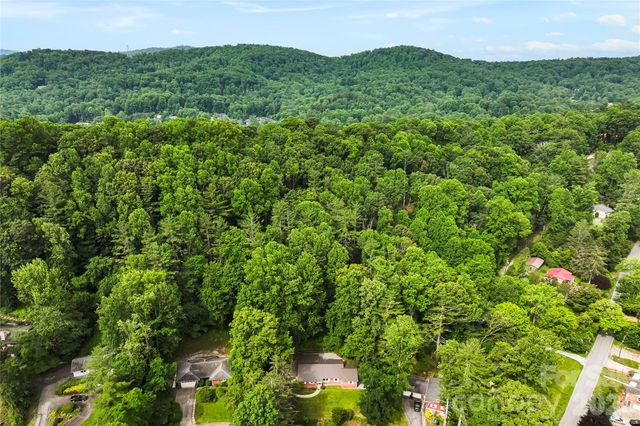 421 Comet Drive, Hendersonville, NC 28791