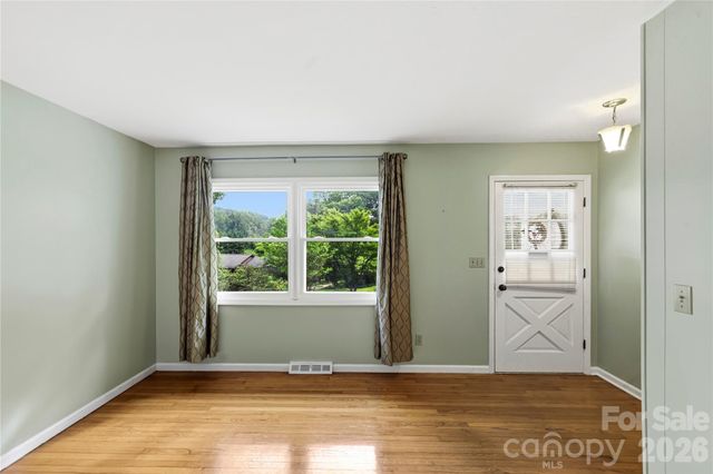 421 Comet Drive, Hendersonville, NC 28791