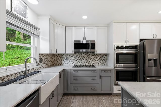 421 Comet Drive, Hendersonville, NC 28791