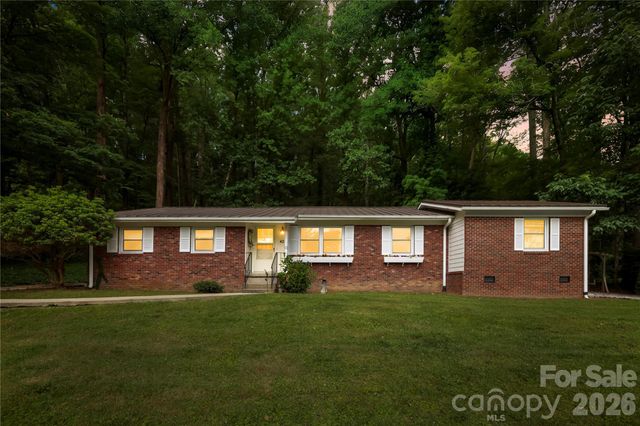 421 Comet Drive, Hendersonville, NC 28791