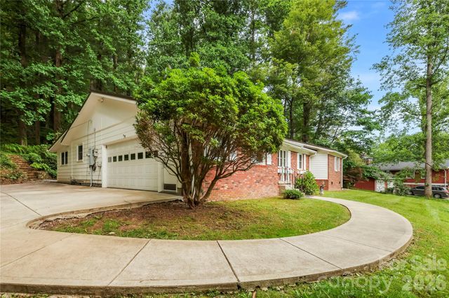 421 Comet Drive, Hendersonville, NC 28791