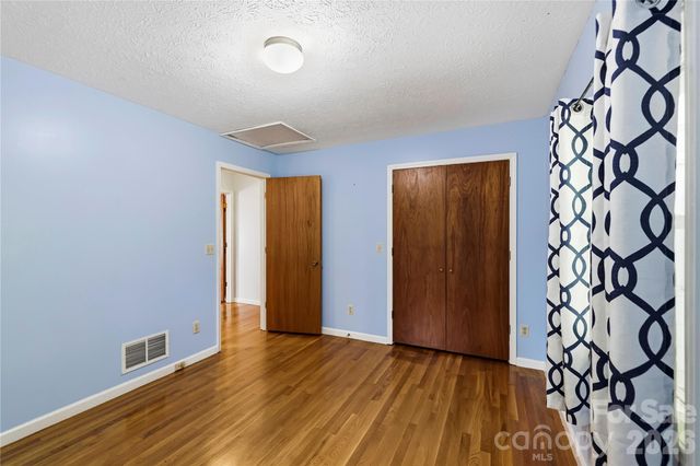 421 Comet Drive, Hendersonville, NC 28791