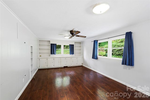 421 Comet Drive, Hendersonville, NC 28791