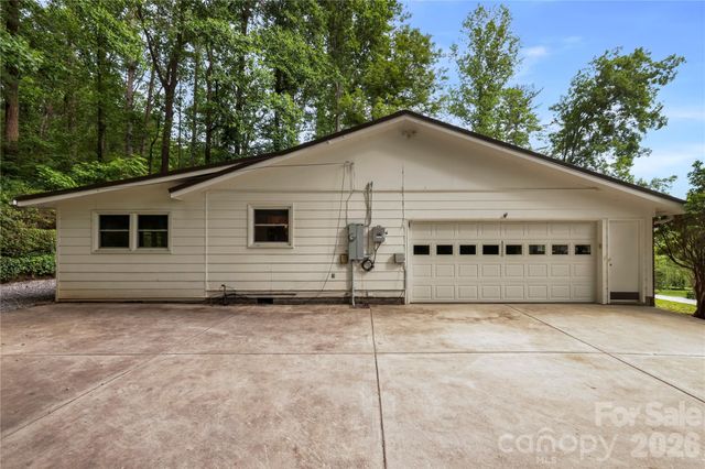421 Comet Drive, Hendersonville, NC 28791