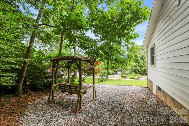 421 Comet Drive, Hendersonville, NC 28791