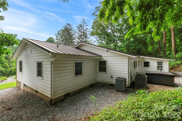 421 Comet Drive, Hendersonville, NC 28791
