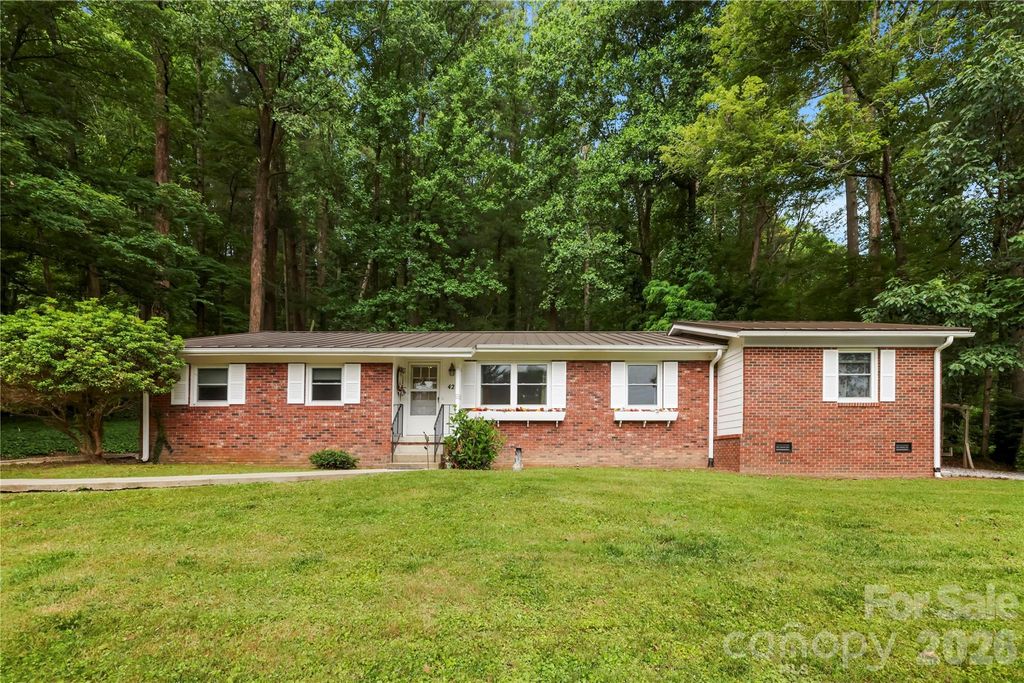 421 Comet Drive, Hendersonville, NC 28791