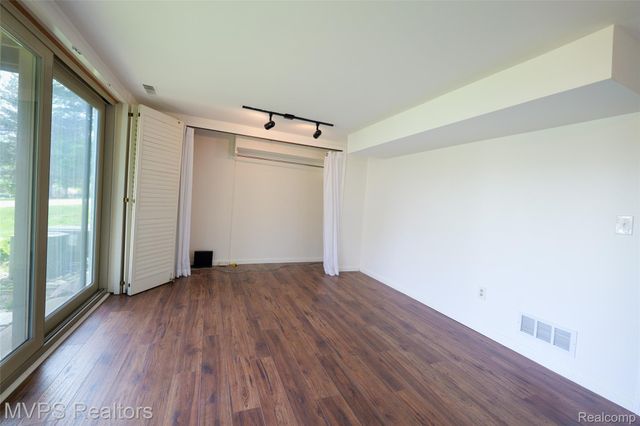 804 S Oak Brook Ridge Drive 149, Rochester Hills, MI 48307
