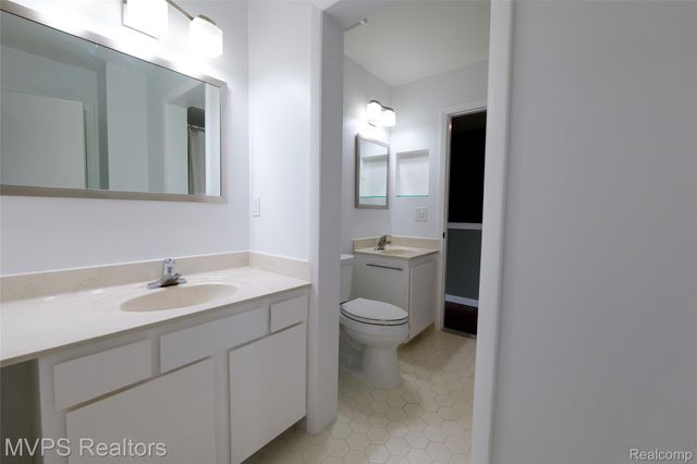 804 S Oak Brook Ridge Drive 149, Rochester Hills, MI 48307