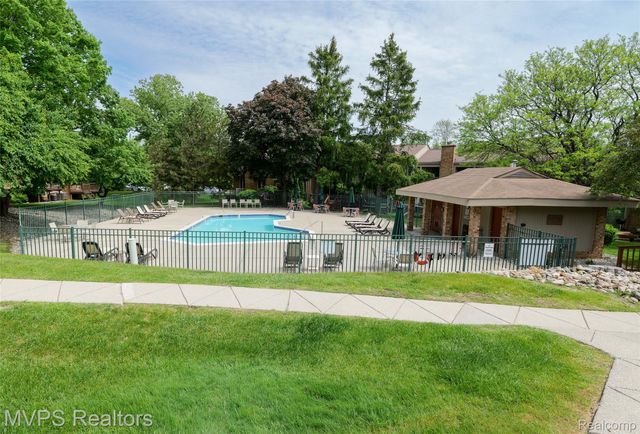 804 S Oak Brook Ridge Drive 149, Rochester Hills, MI 48307