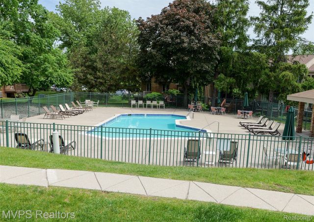 804 S Oak Brook Ridge Drive 149, Rochester Hills, MI 48307