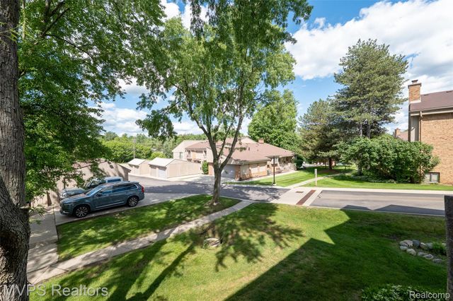 804 S Oak Brook Ridge Drive 149, Rochester Hills, MI 48307