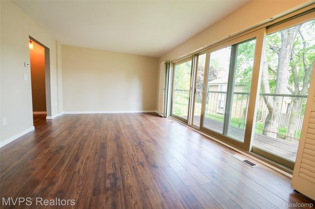 804 S Oak Brook Ridge Drive 149, Rochester Hills, MI 48307