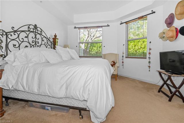 1405 Mariposa CIR 102, Naples, FL 34105
