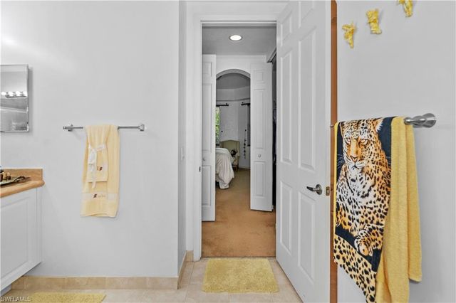 1405 Mariposa CIR 102, Naples, FL 34105