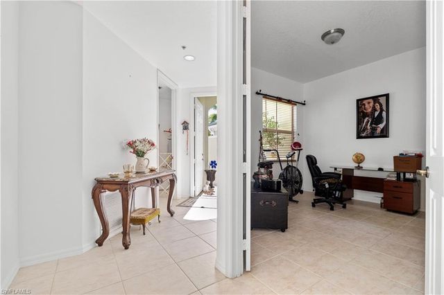 1405 Mariposa CIR 102, Naples, FL 34105