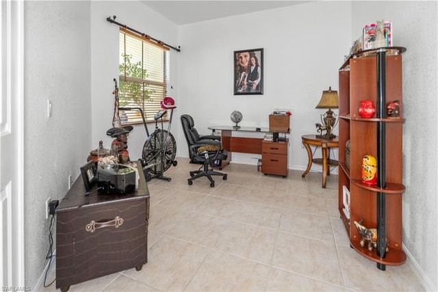 1405 Mariposa CIR 102, Naples, FL 34105