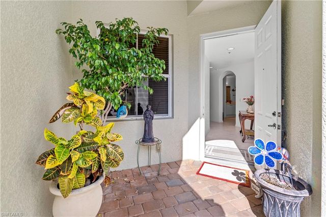 1405 Mariposa CIR 102, Naples, FL 34105