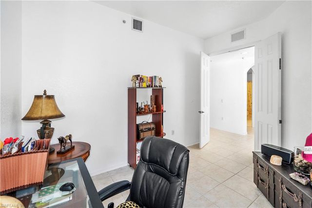 1405 Mariposa CIR 102, Naples, FL 34105