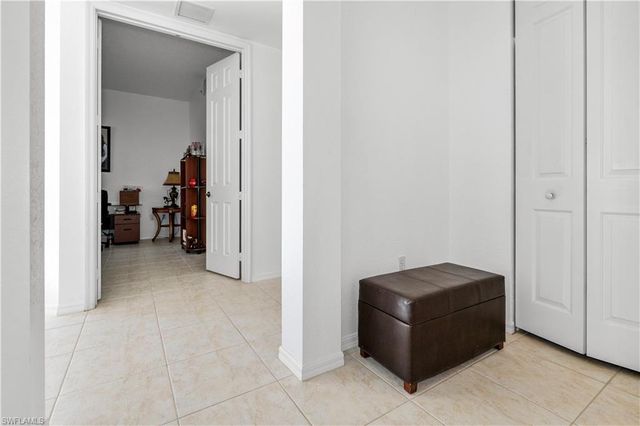 1405 Mariposa CIR 102, Naples, FL 34105