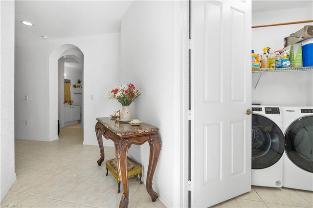 1405 Mariposa CIR 102, Naples, FL 34105