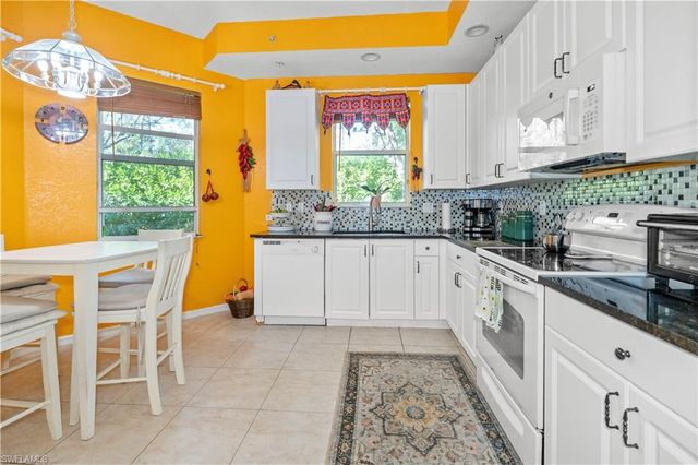 1405 Mariposa CIR 102, Naples, FL 34105