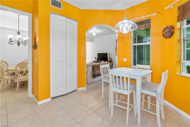 1405 Mariposa CIR 102, Naples, FL 34105