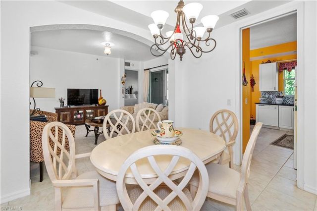 1405 Mariposa CIR 102, Naples, FL 34105
