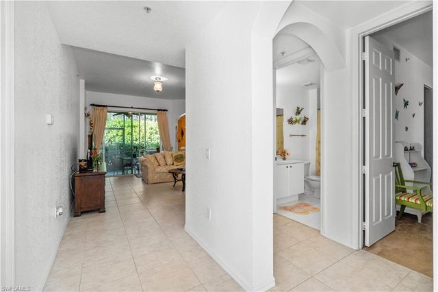 1405 Mariposa CIR 102, Naples, FL 34105