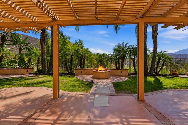 10457 Lake Breeze Dr, Spring Valley, CA 91977