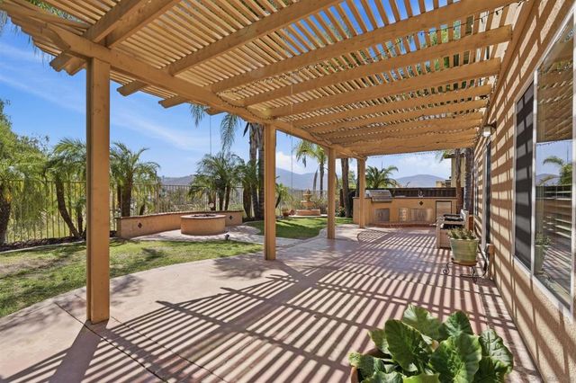 10457 Lake Breeze Dr, Spring Valley, CA 91977