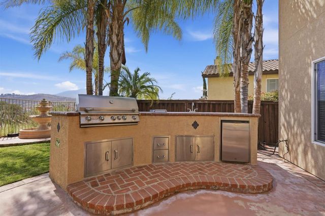 10457 Lake Breeze Dr, Spring Valley, CA 91977