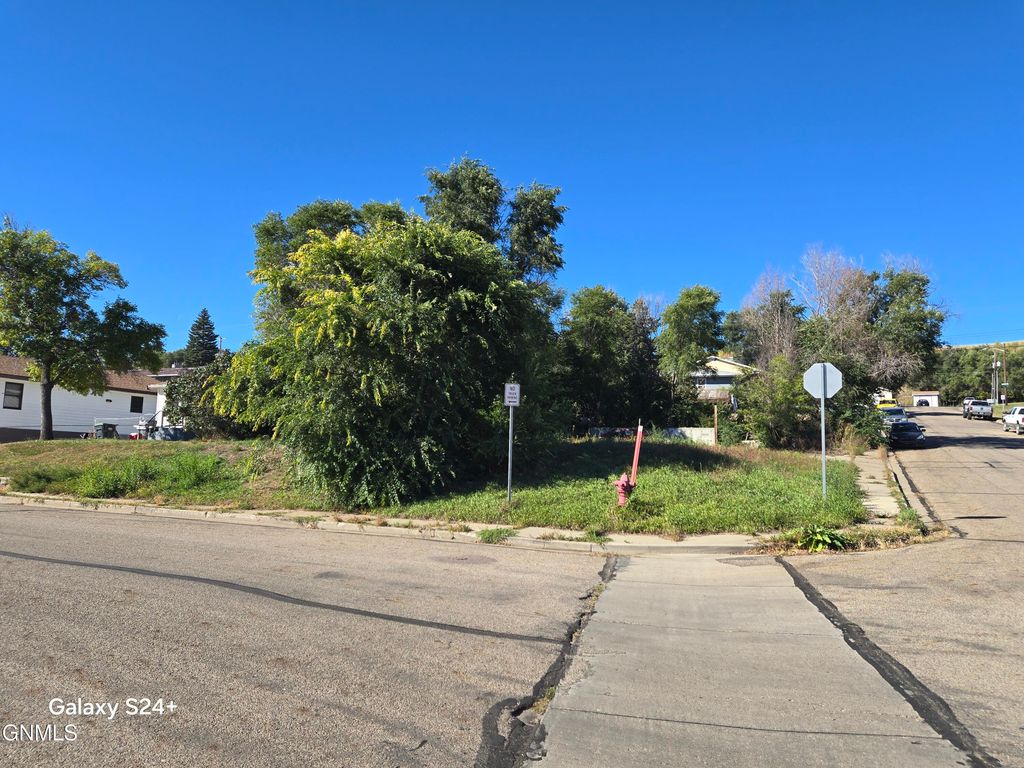 1310 2nd Street NE, Mandan, ND 58554 photo 4